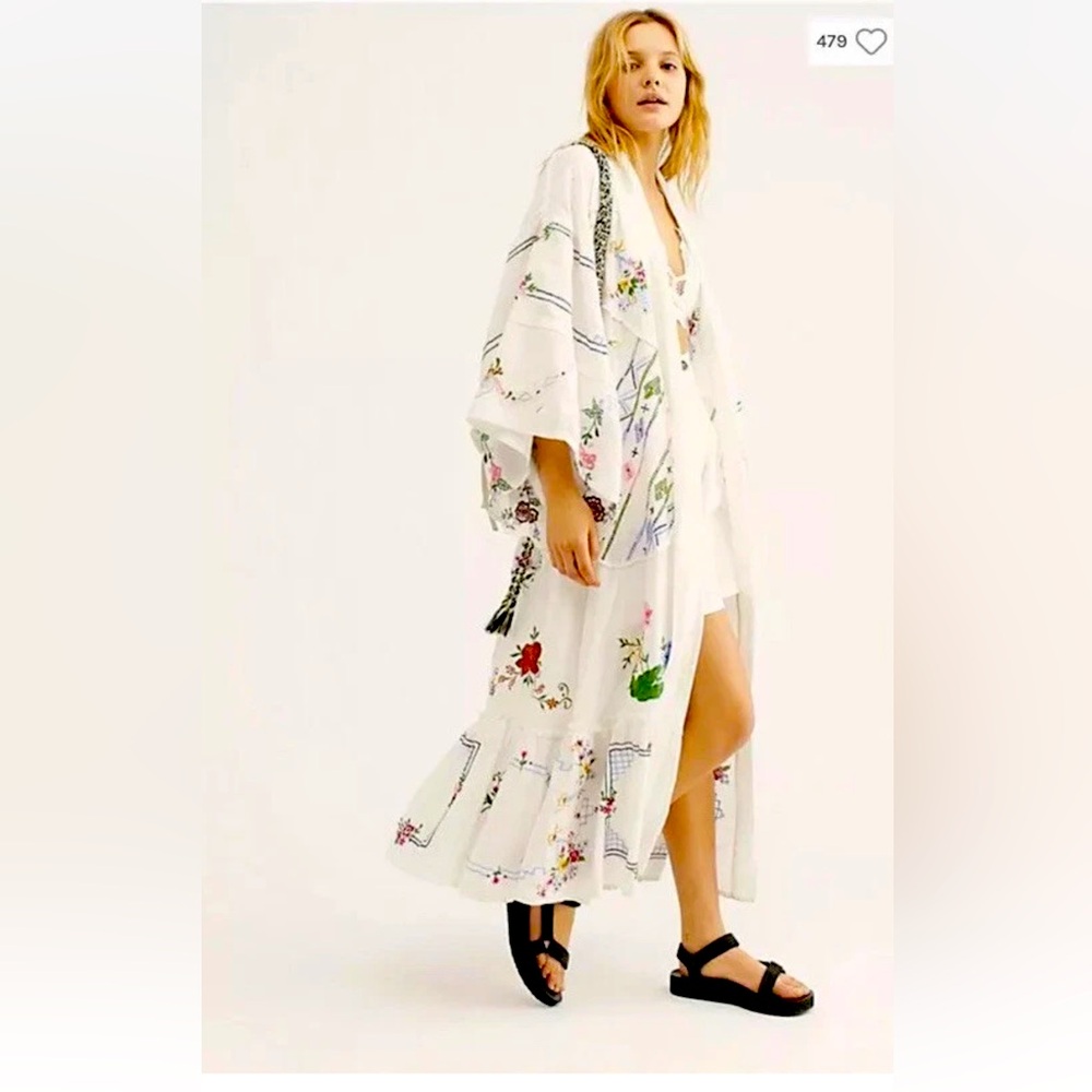 Dream in color Fillyboo Kimono 
Used once for photo shoots